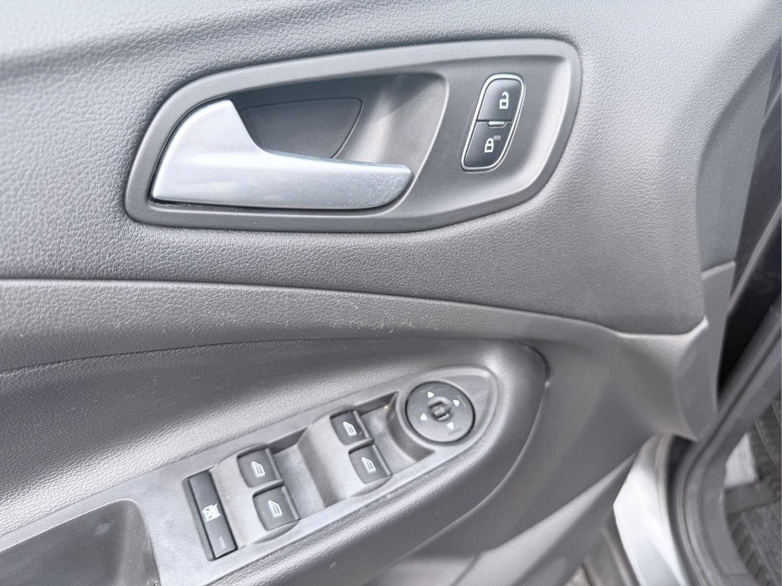 2017 Ford ESCAPE UTILI