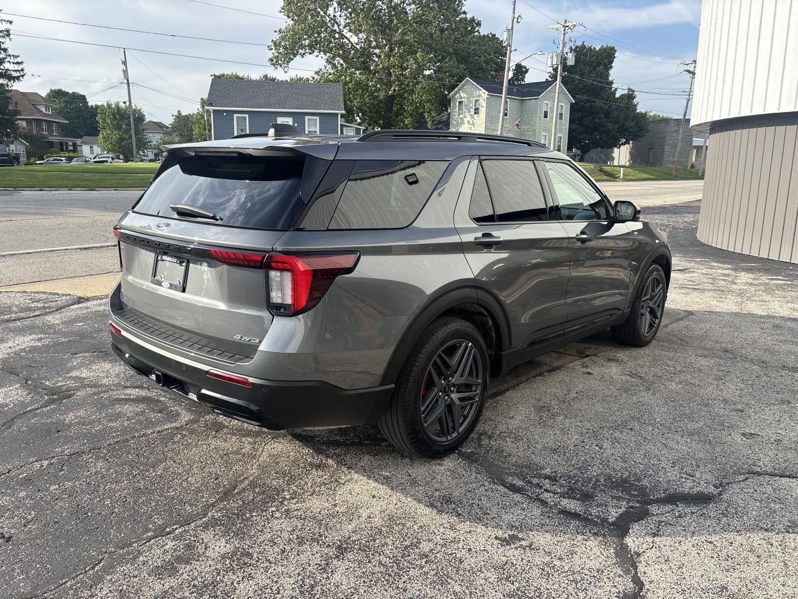 2025 Ford Explorer ST-Line