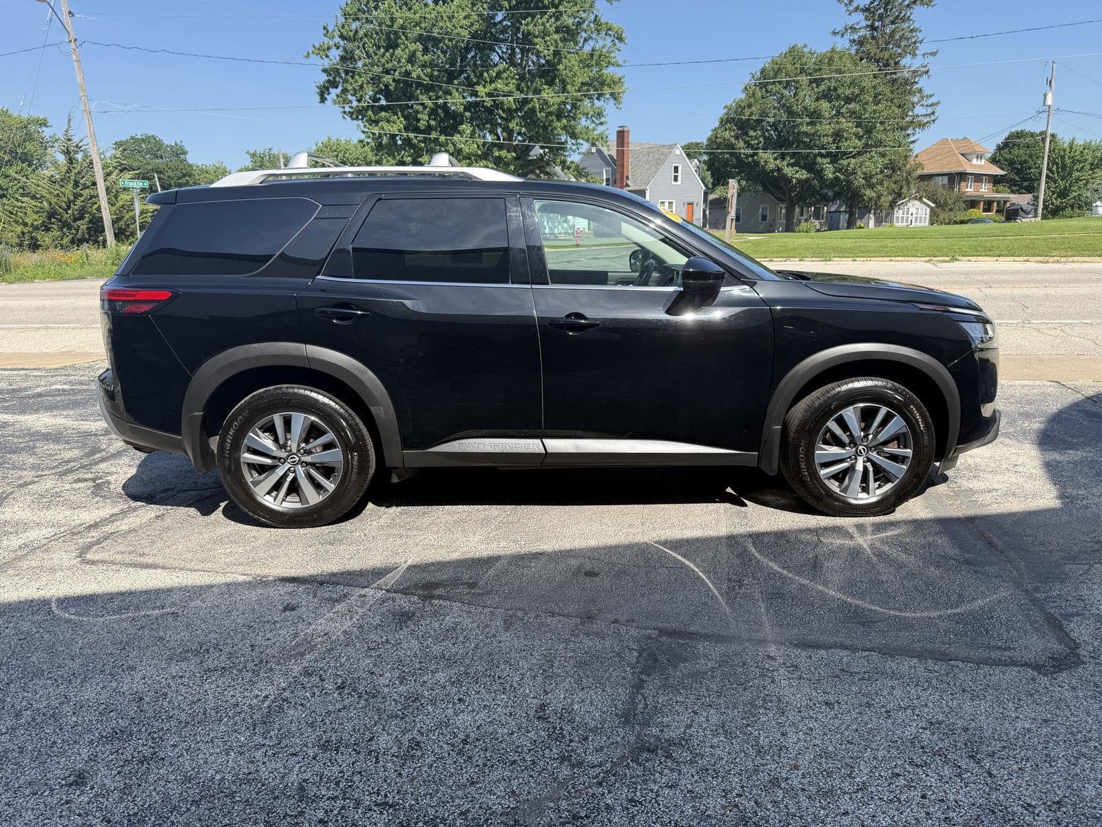2024 Nissan Pathfinder SL
