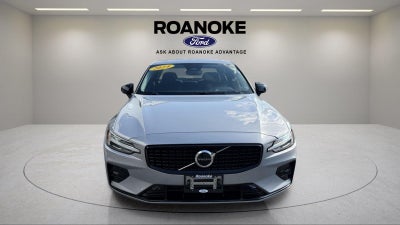 2024 Volvo S60 Core Dark Theme