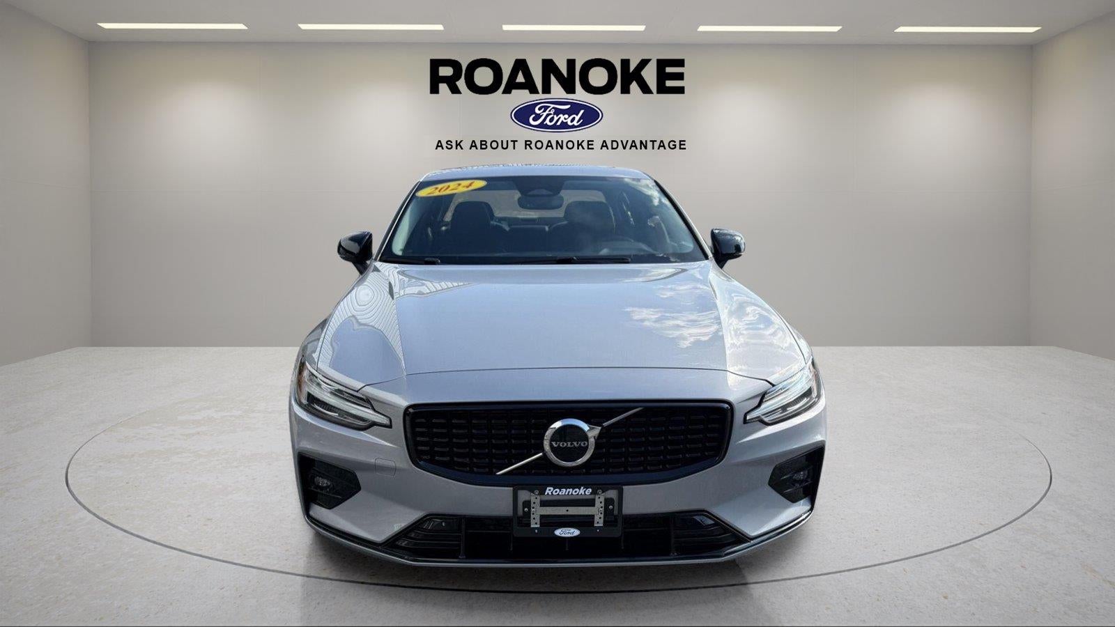 2024 Volvo S60 Core Dark Theme