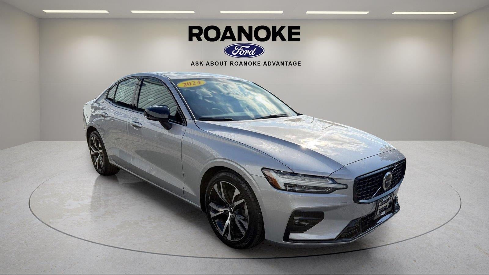2024 Volvo S60 Core Dark Theme