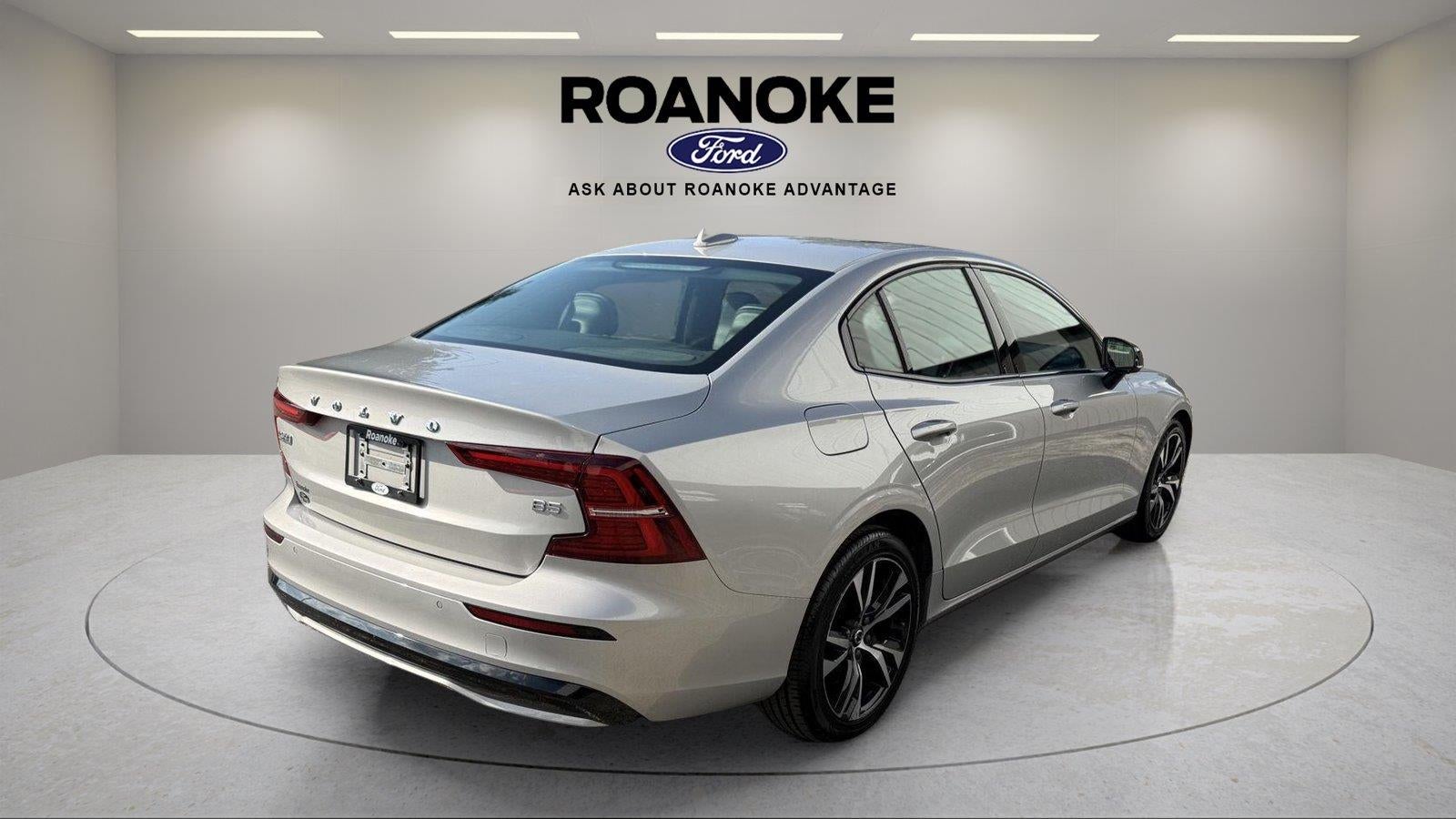 2024 Volvo S60 Core Dark Theme