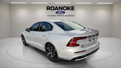 2024 Volvo S60 Core Dark Theme