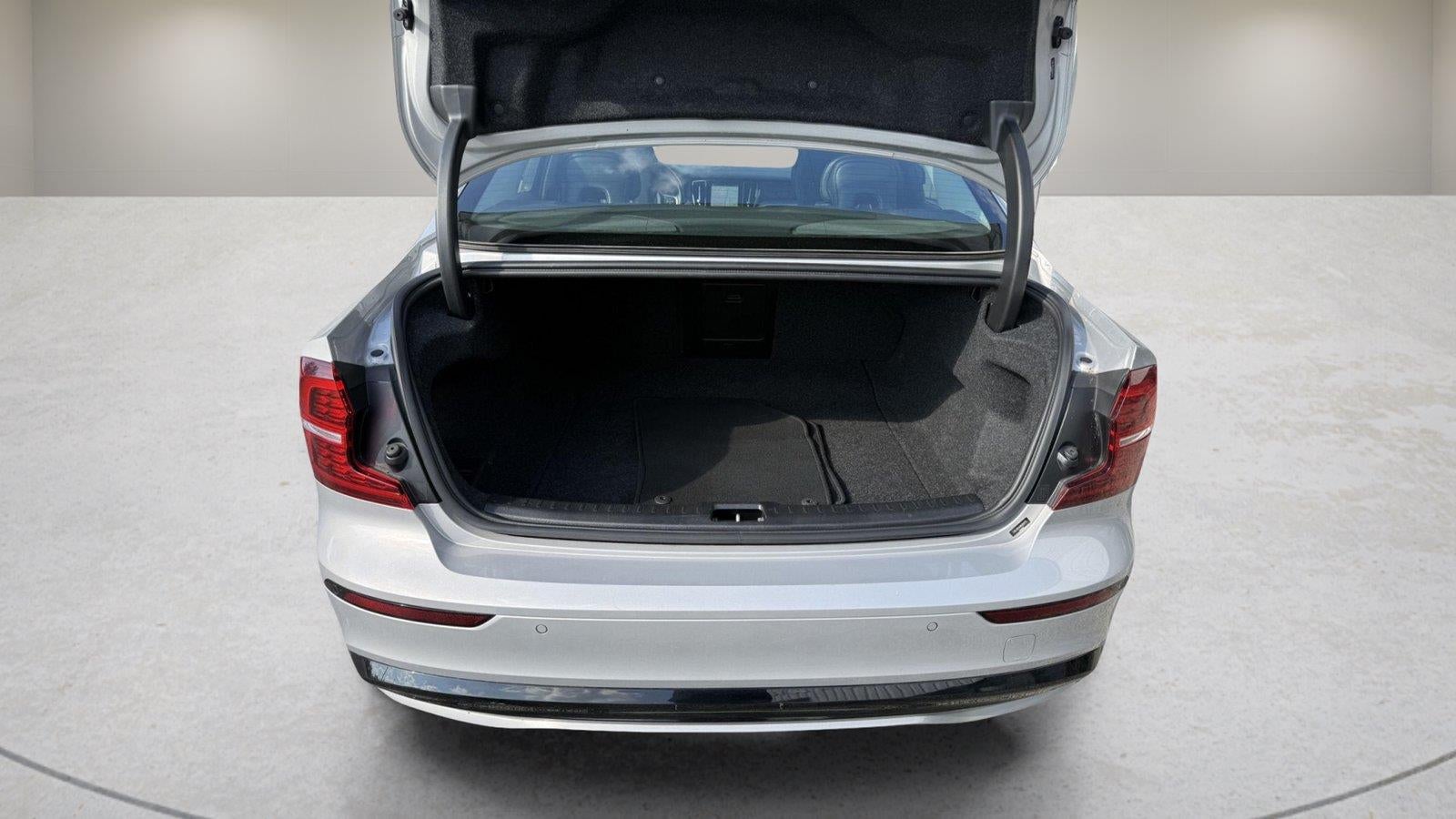 2024 Volvo S60 Core Dark Theme