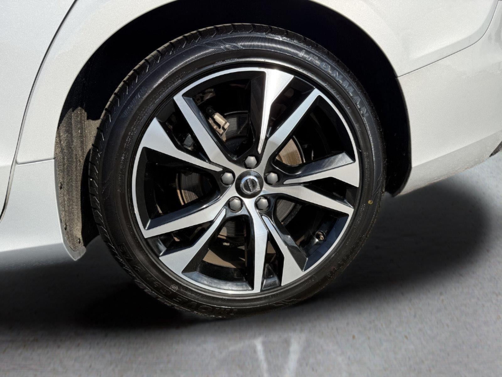 2024 Volvo S60 Core Dark Theme