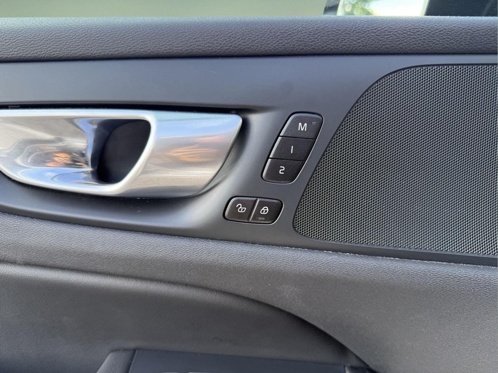 2024 Volvo S60 Core Dark Theme