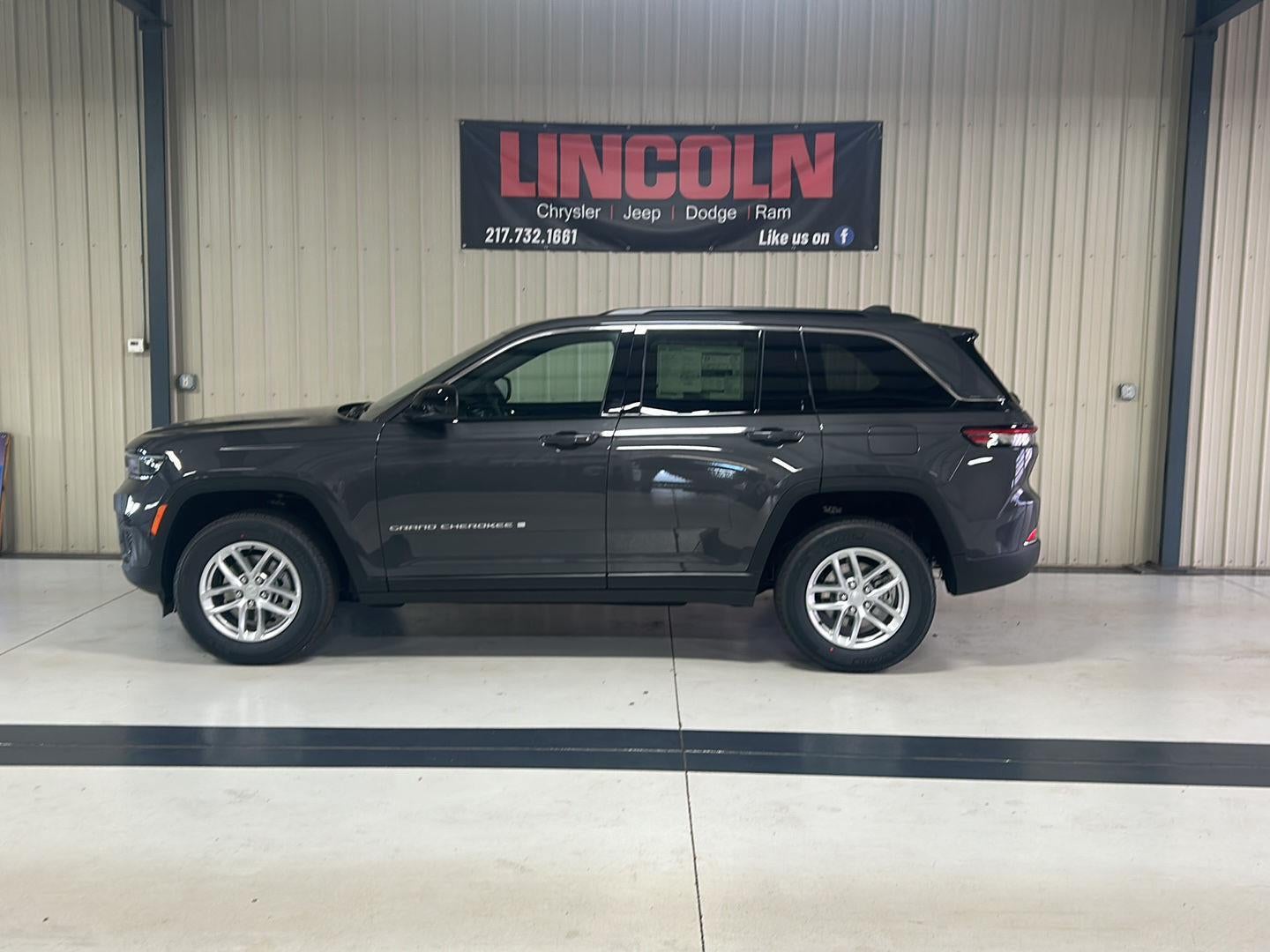 2026 Jeep Grand Cherokee Laredo