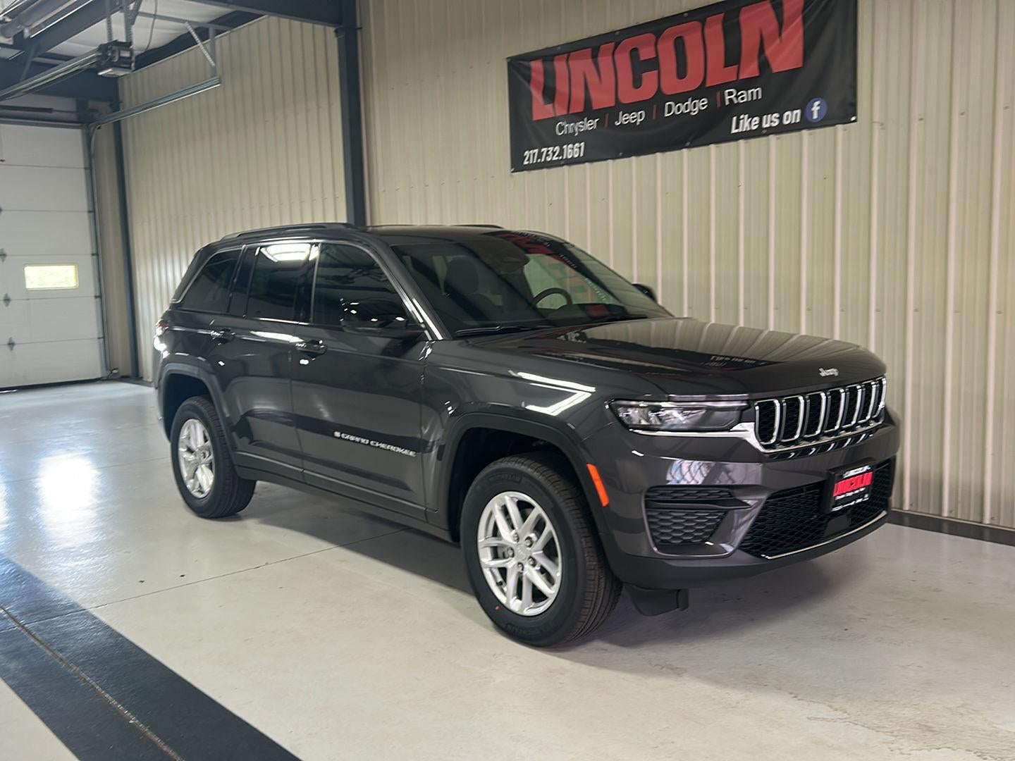 2026 Jeep Grand Cherokee Laredo