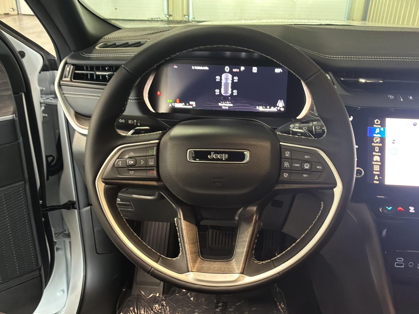 2027 Jeep Grand Cherokee Laredo Altitude
