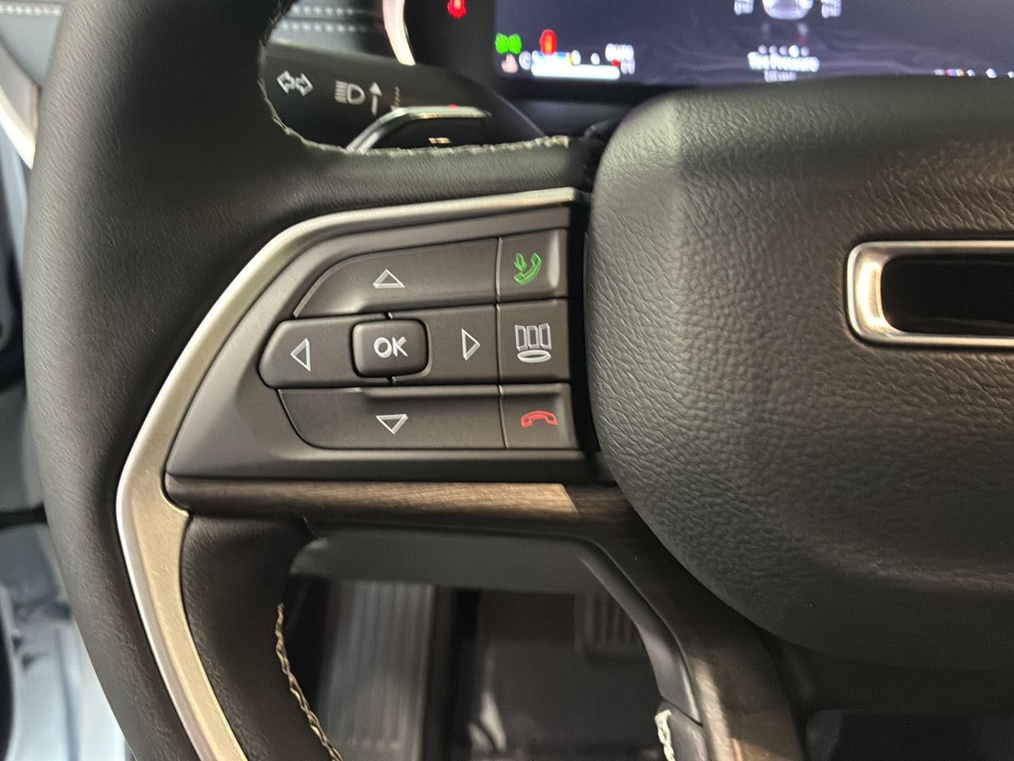 2027 Jeep Grand Cherokee Laredo Altitude