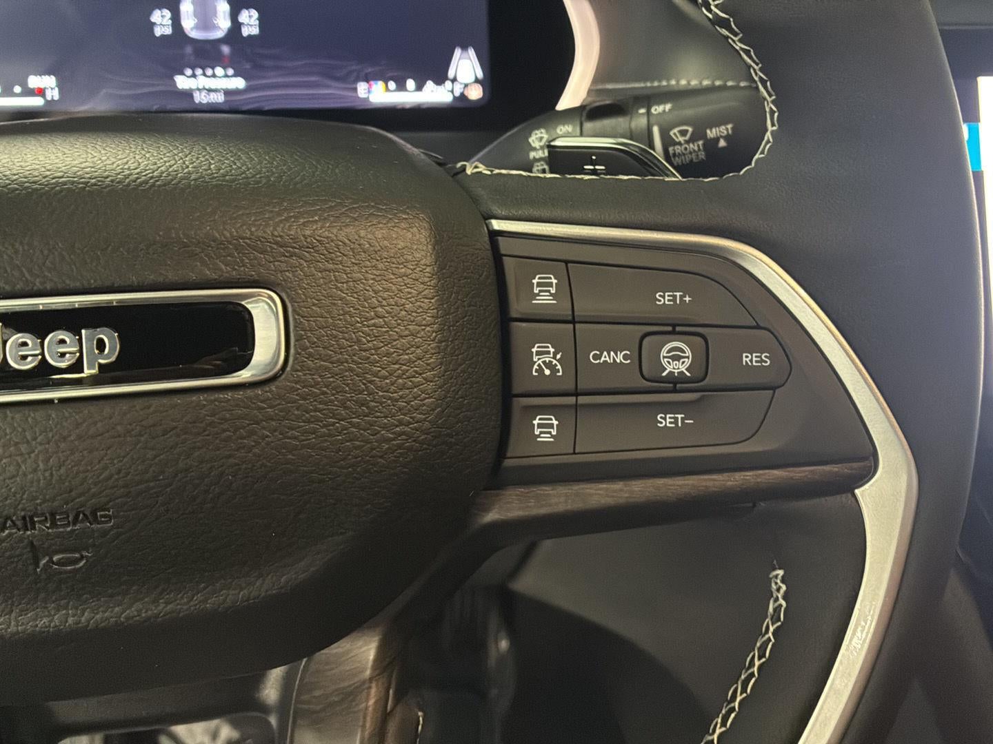 2027 Jeep Grand Cherokee Laredo Altitude