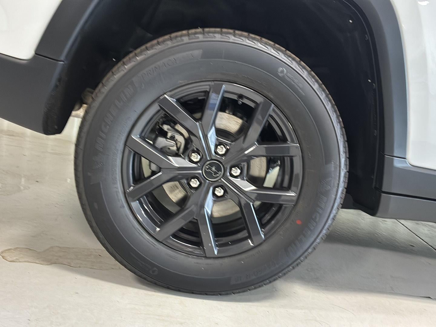 2027 Jeep Grand Cherokee Laredo Altitude