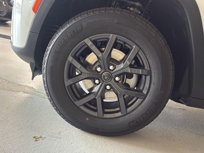 2027 Jeep Grand Cherokee Laredo Altitude