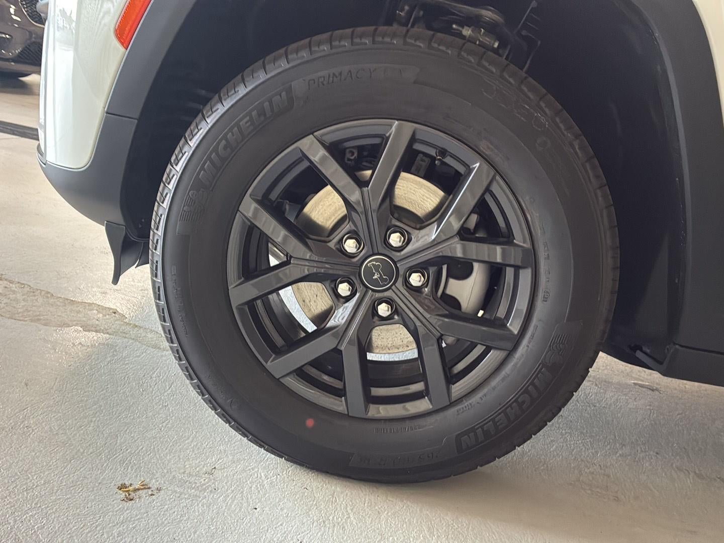 2027 Jeep Grand Cherokee Laredo Altitude
