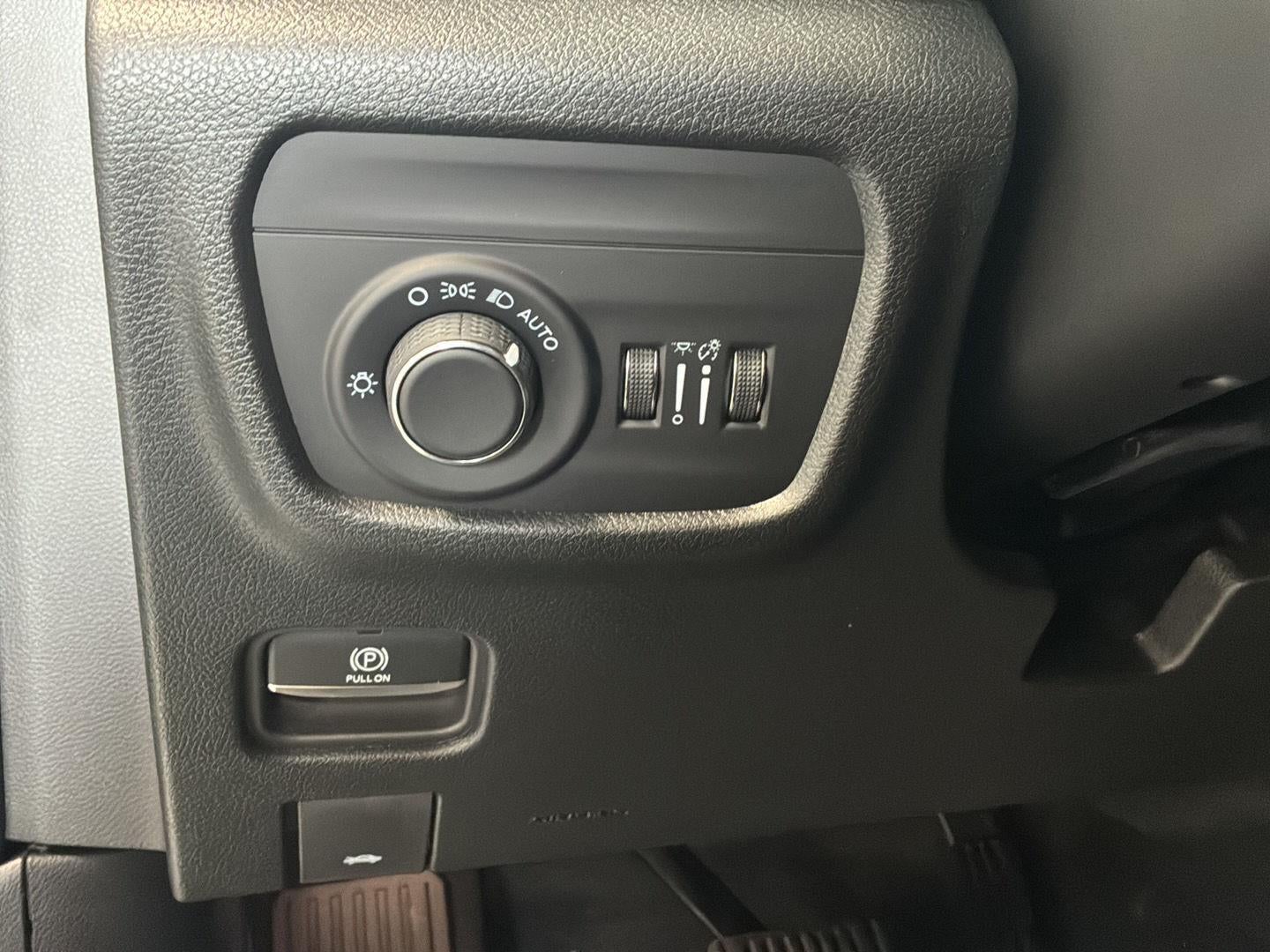 2027 Jeep Grand Cherokee Laredo Altitude