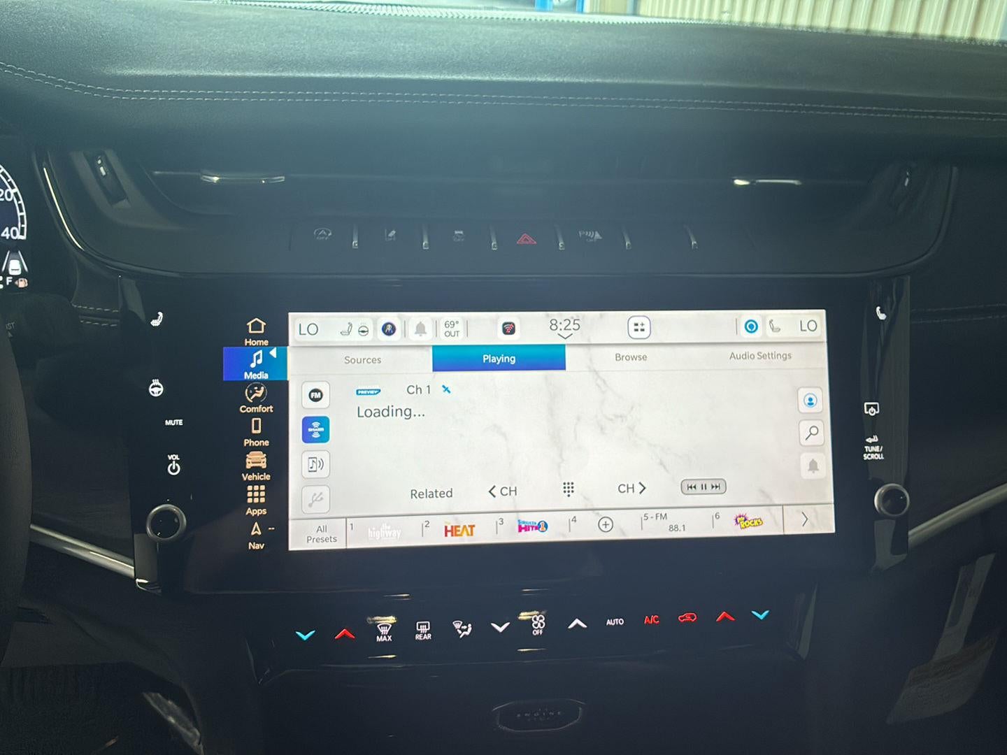 2027 Jeep Grand Cherokee Laredo Altitude