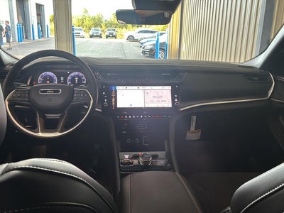 2027 Jeep Grand Cherokee Laredo Altitude