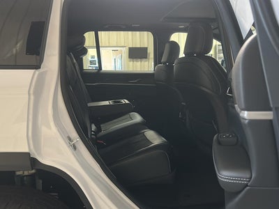 2026 Jeep Grand Cherokee Laredo Altitude