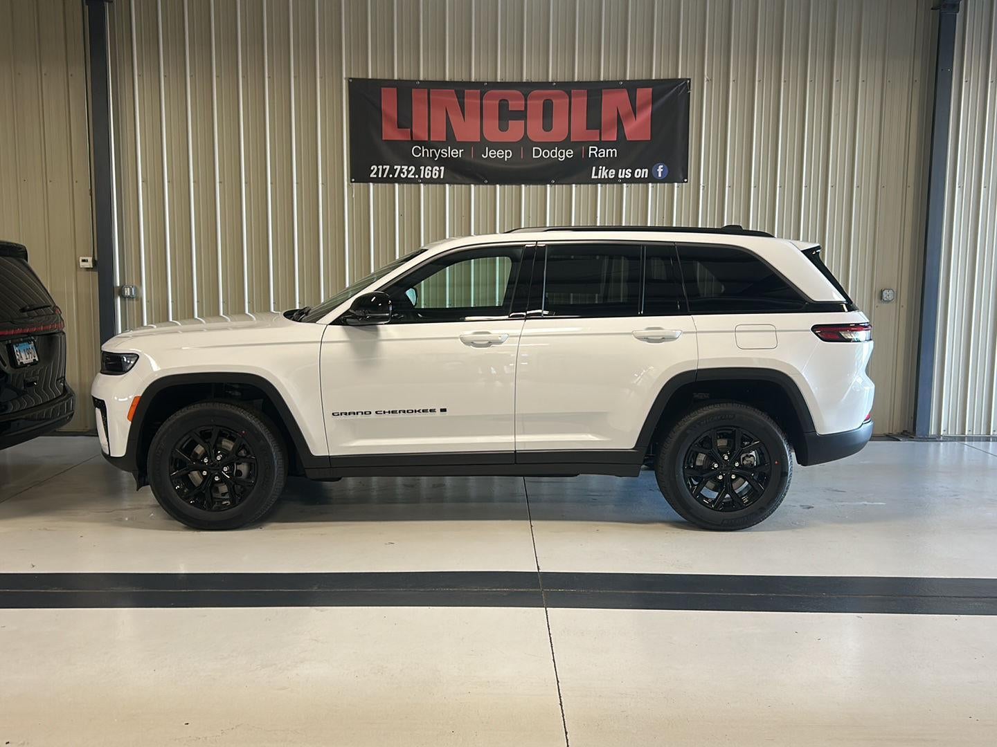2026 Jeep Grand Cherokee Laredo Altitude