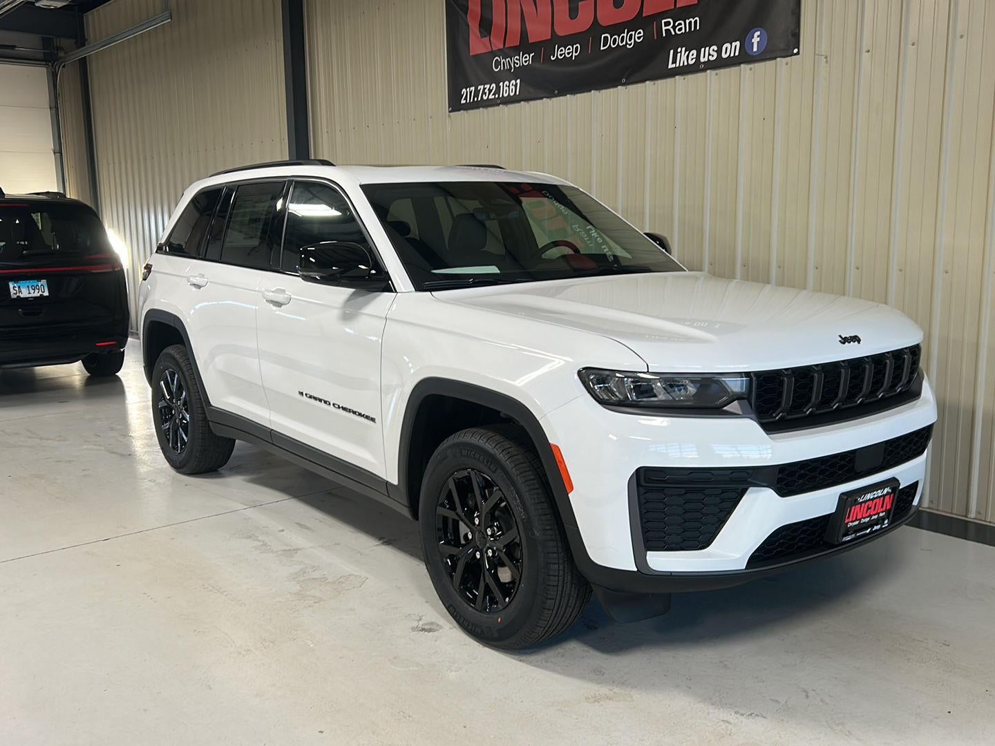 2026 Jeep Grand Cherokee Laredo Altitude