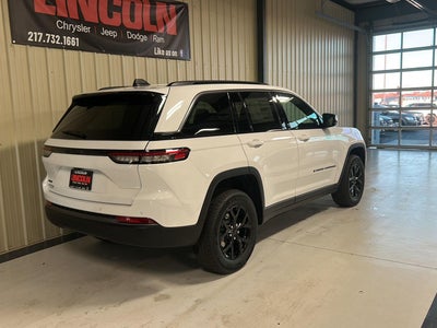 2026 Jeep Grand Cherokee Laredo Altitude