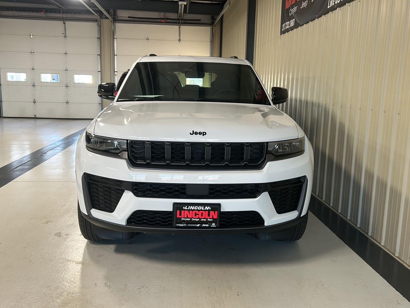 2026 Jeep Grand Cherokee Laredo Altitude