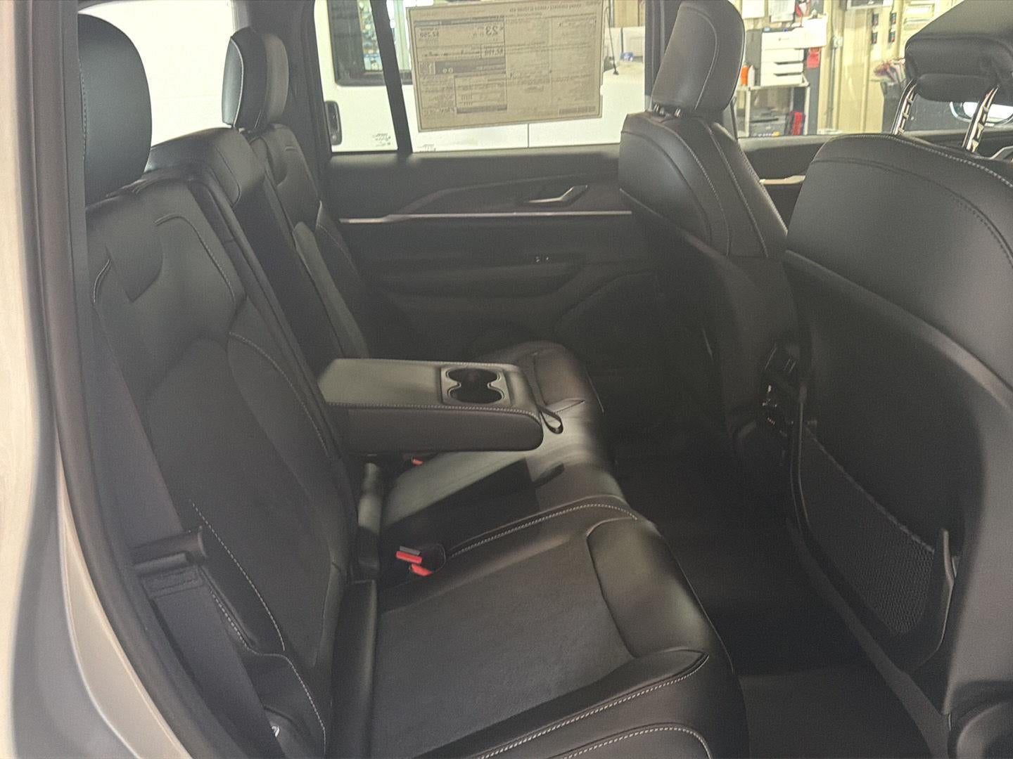 2026 Jeep Grand Cherokee Laredo Altitude