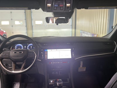 2026 Jeep Grand Cherokee Laredo Altitude