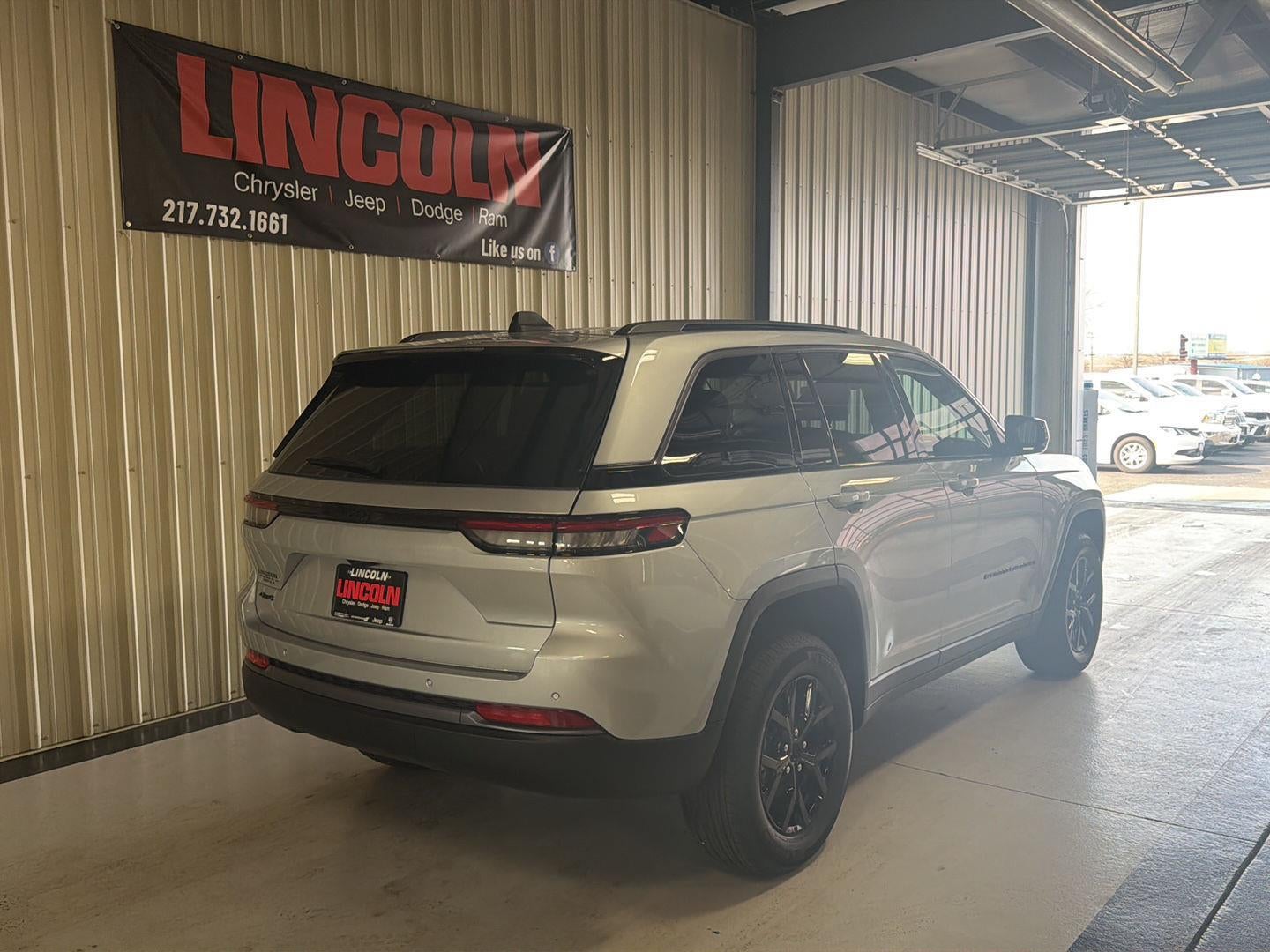 2026 Jeep Grand Cherokee Laredo Altitude