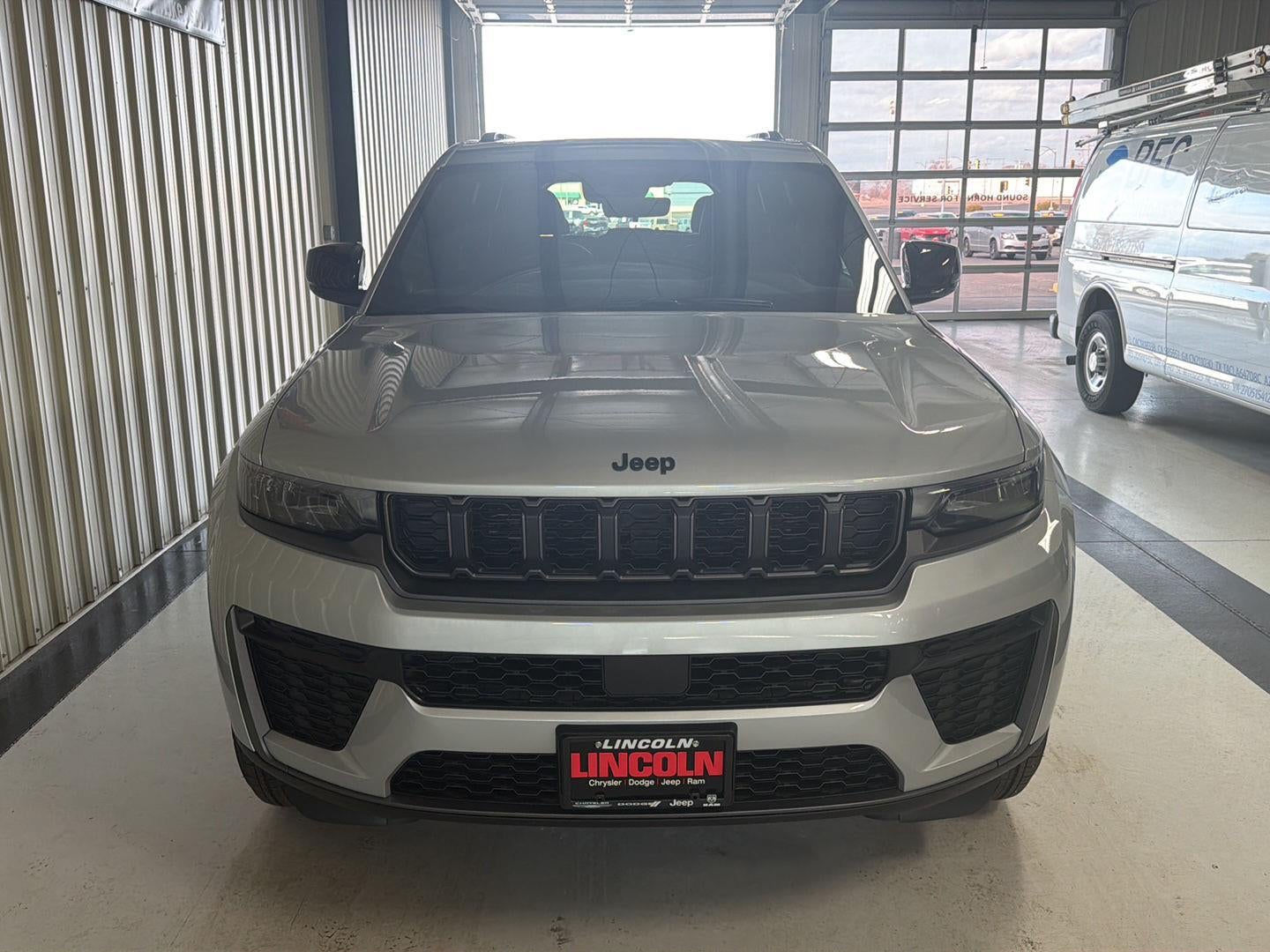 2026 Jeep Grand Cherokee Laredo Altitude