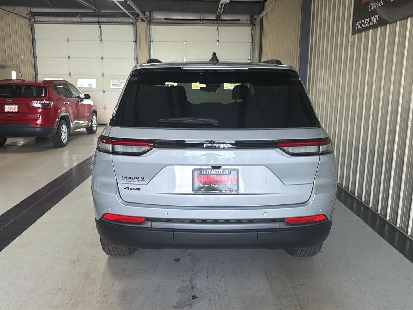 2026 Jeep Grand Cherokee Laredo Altitude