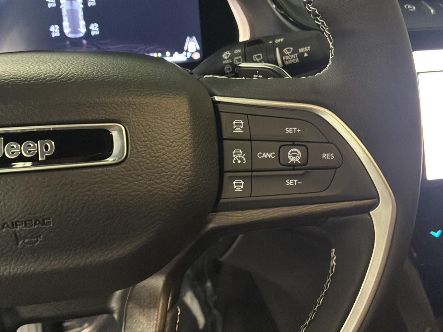 2027 Jeep Grand Cherokee Laredo Altitude