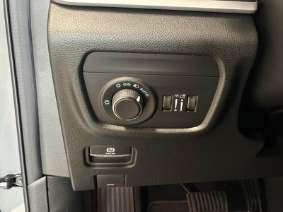 2027 Jeep Grand Cherokee Laredo Altitude