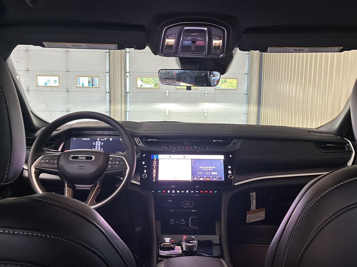 2027 Jeep Grand Cherokee Laredo Altitude