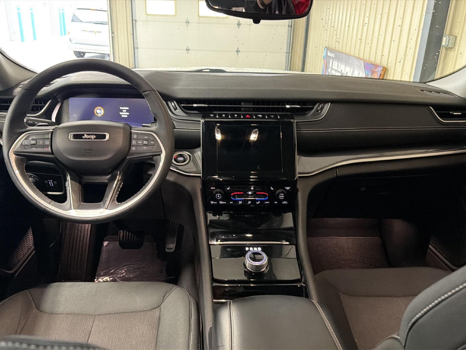 2023 Jeep Grand Cherokee L Laredo