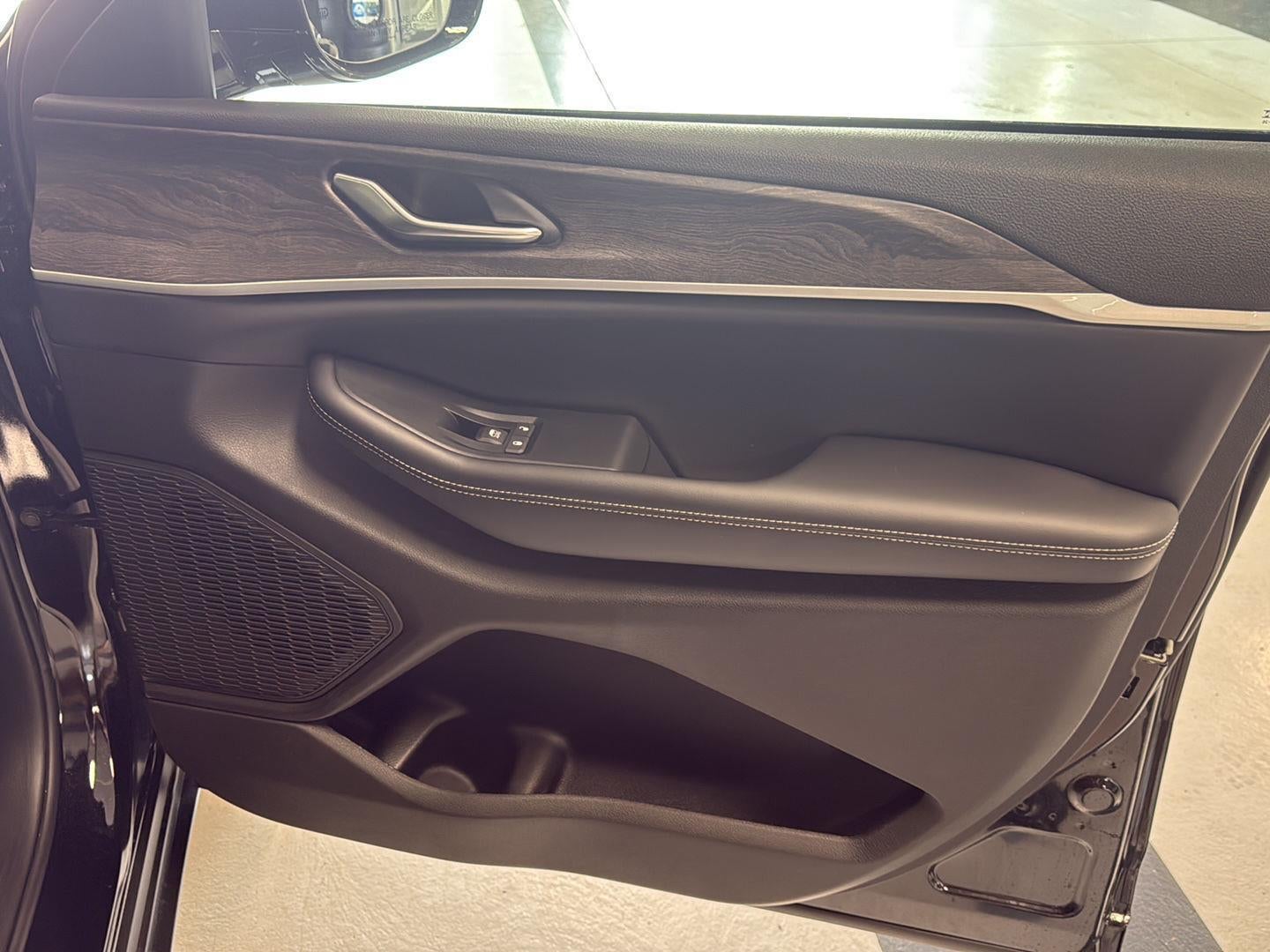 2026 Jeep Grand Cherokee L Laredo Altitude