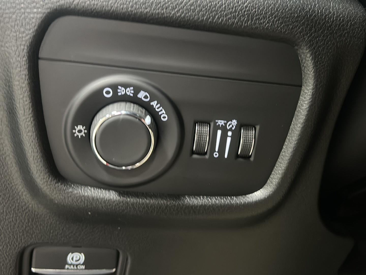 2026 Jeep Grand Cherokee L Laredo Altitude