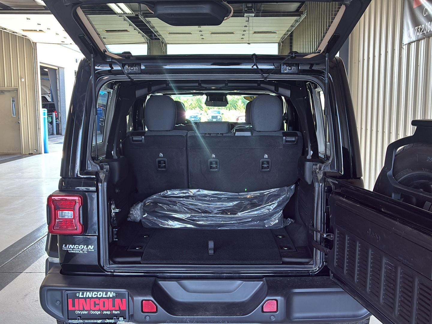 2025 Jeep Wrangler 4Xe Sahara