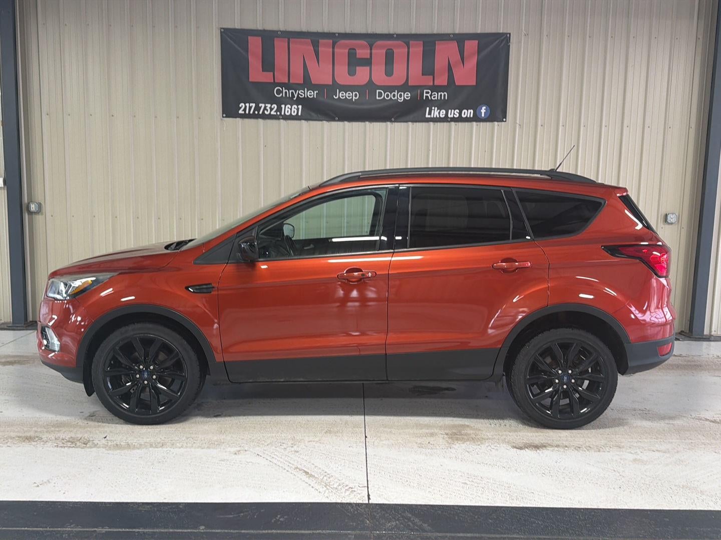 Used 2019 Ford Escape SE with VIN 1FMCU0GD5KUB51952 for sale in Lincoln, IL