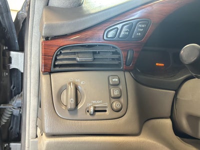 2002 Cadillac DeVille SEDAN