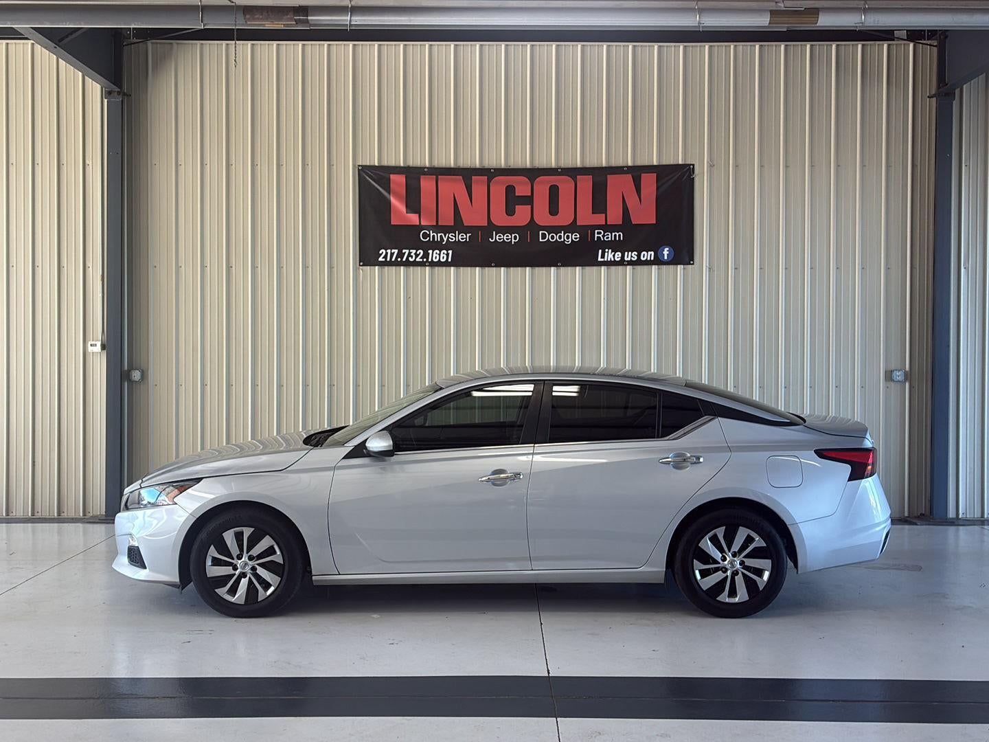 Used 2022 Nissan Altima S with VIN 1N4BL4BV1NN368977 for sale in Lincoln, IL