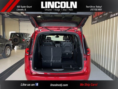 2026 Chrysler Pacifica Select