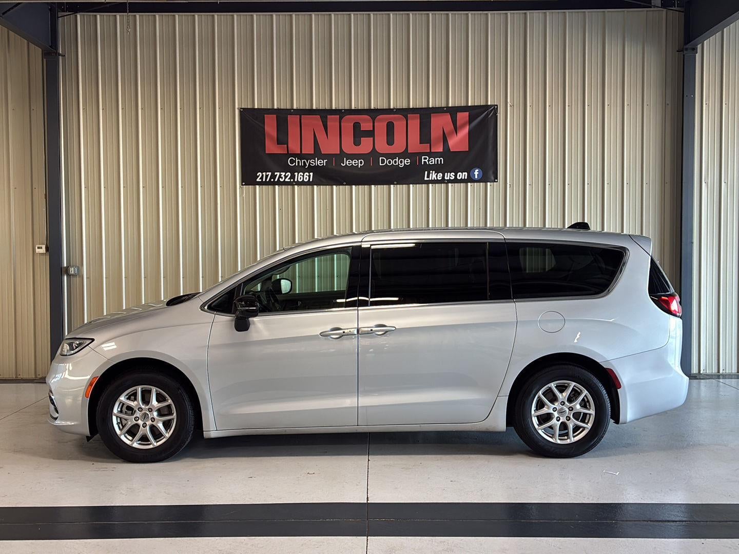 2024 Chrysler Pacifica Touring L
