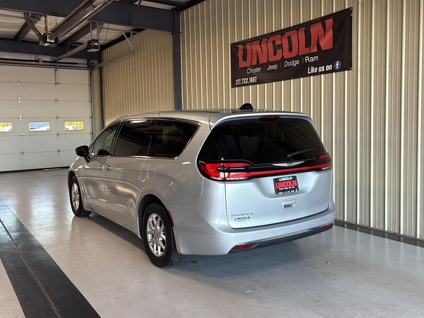 2024 Chrysler Pacifica Touring L