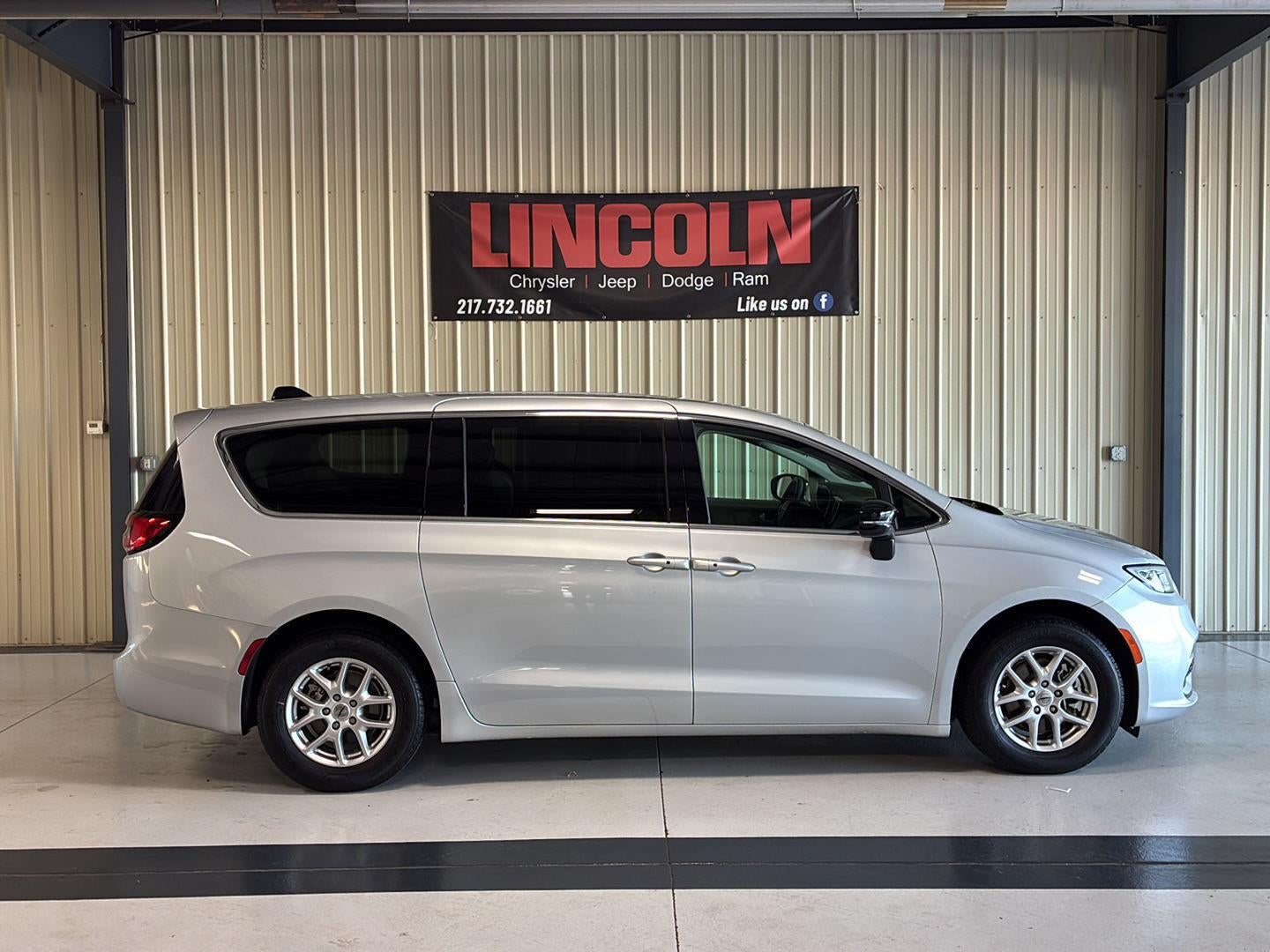 2024 Chrysler Pacifica Touring L