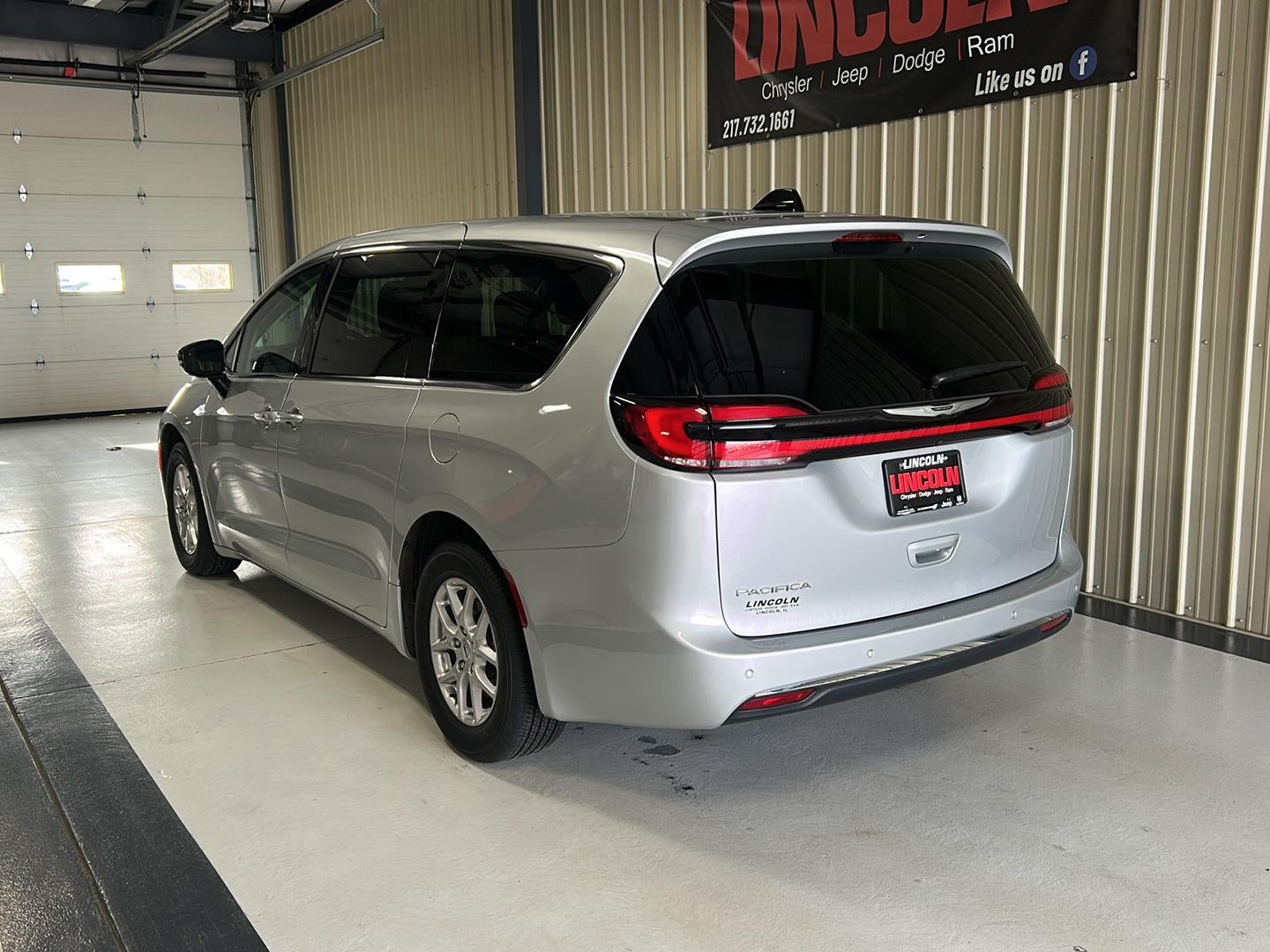 2024 Chrysler Pacifica Touring L