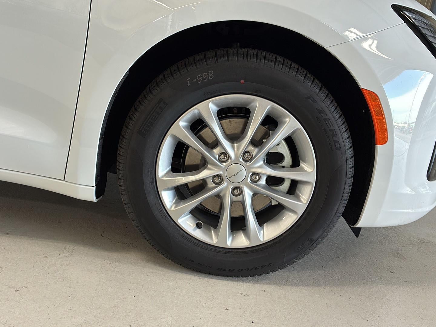 2027 Chrysler Pacifica Select