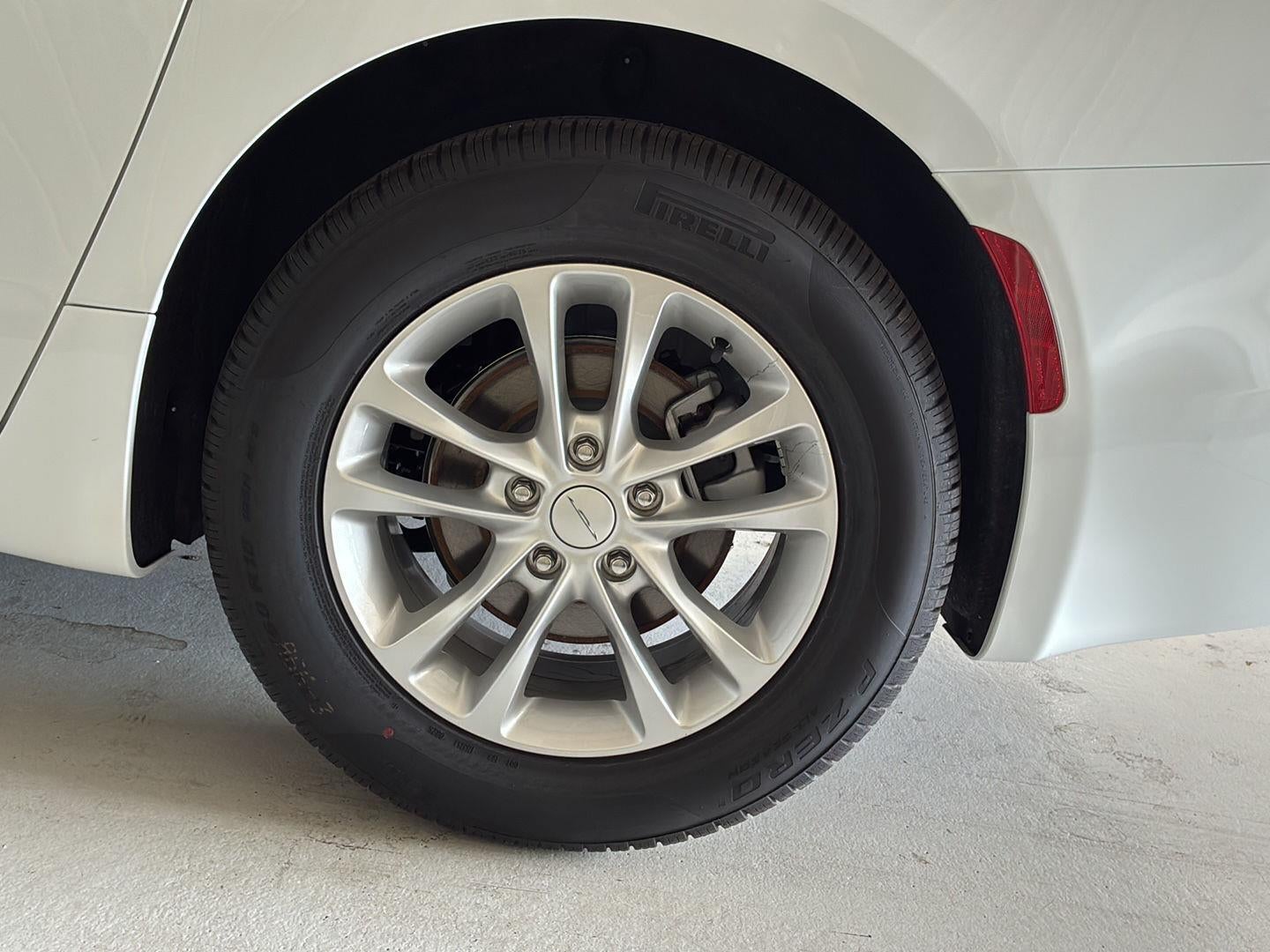 2027 Chrysler Pacifica Select