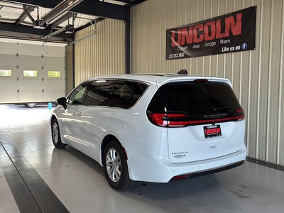 2027 Chrysler Pacifica Select